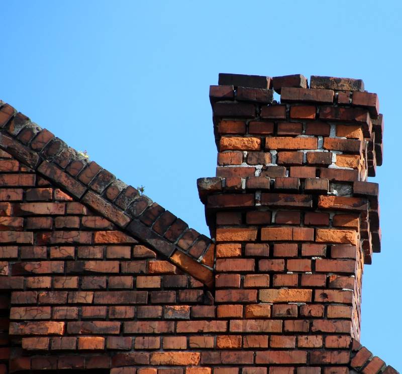 Damaged chimney on an Lake Shore home showing cracks and missing mortar